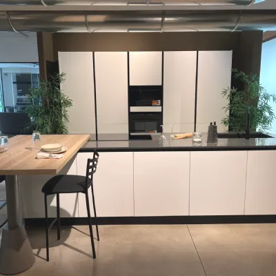 Cucina  pop moderna bianca Mobilturi con isola scontata 61%