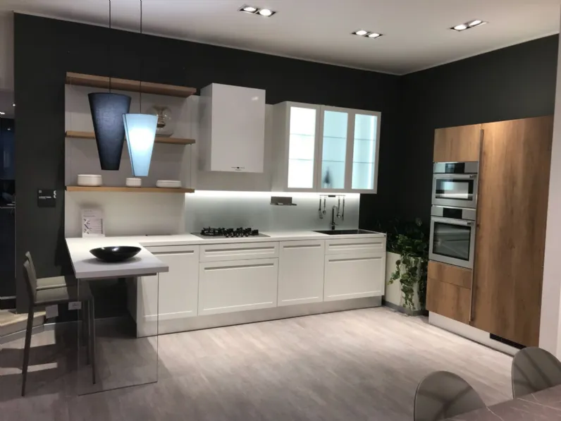 Cucina bianca moderna con penisola Carattere Scavolini in Offerta Outlet