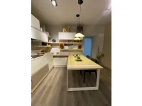 Cucina bianca moderna con penisola Foodshelf Scavolini