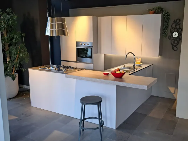 Cucina moderna con penisola Joy Snaidero a prezzo scontato