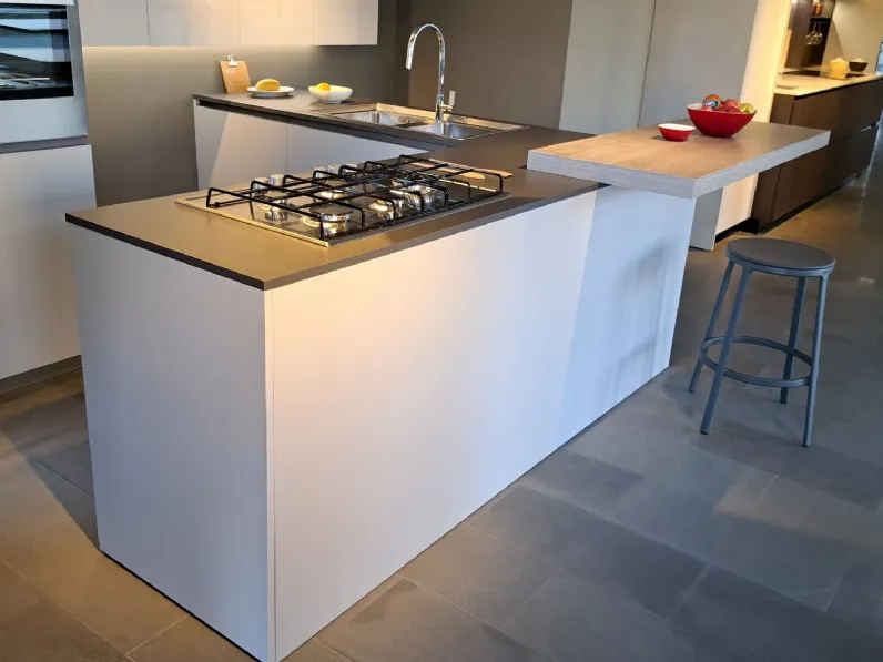Cucina bianca moderna con penisola Joy Snaidero in offerta