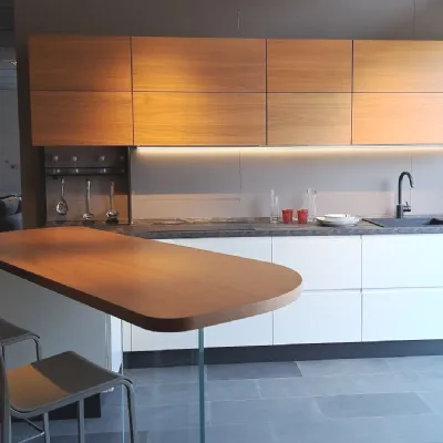 Cucina bianca moderna con penisola Lube cucine Luna a soli 7950