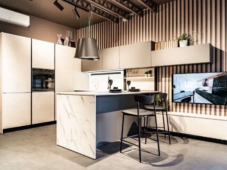 Cucina bianca moderna con penisola Mia Aran a soli 10700 Euro