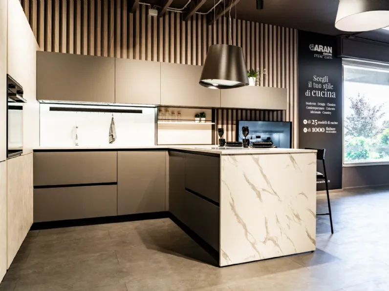 Cucina bianca moderna con penisola Aran Mia a soli 10700 Euro