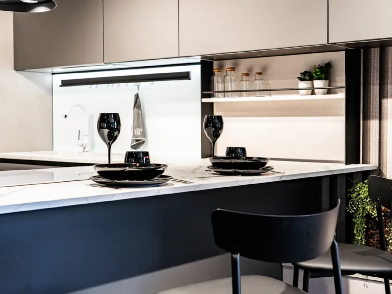 Cucina bianca moderna con penisola Aran Mia a soli 10700 Euro