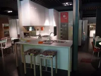 Cucina bianca moderna con penisola Orange Snaidero in Offerta Outlet