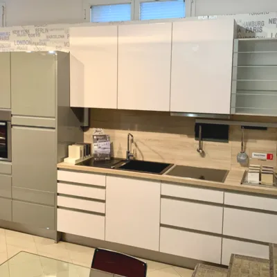 Cucina lineare in laminato lucido bianca 808 inox a prezzo ribassato