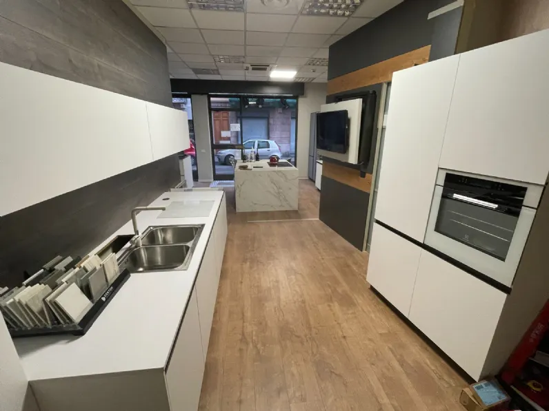 Cucina Al moderna bianca Arredo3 lineare scontata 32%