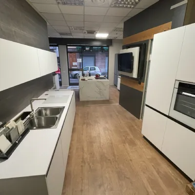 Cucina lineare in laminato opaco bianca Al a prezzo scontato