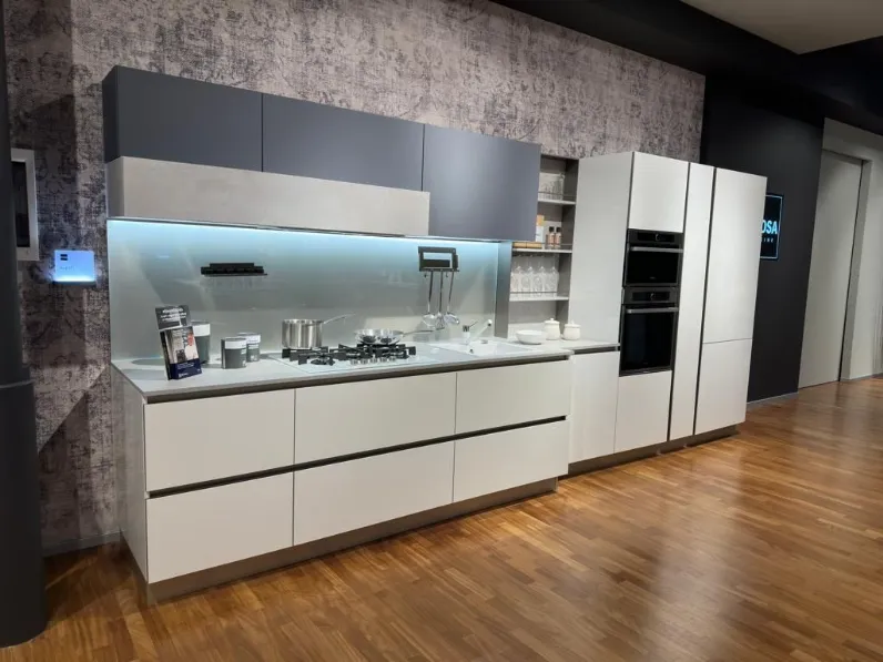 Scopri la cucina bianca moderna lineare Alev Stosa a soli 7090!