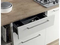 Cucina bianca moderna lineare Domino bianco e castoro Primacucine in Offerta Outlet