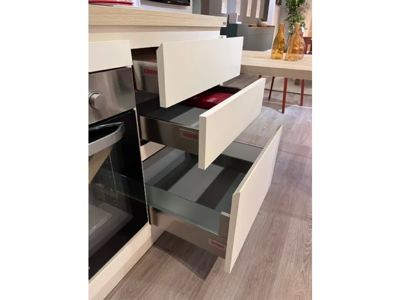 Cucina bianca moderna lineare Foodshelf Scavolini in offerta