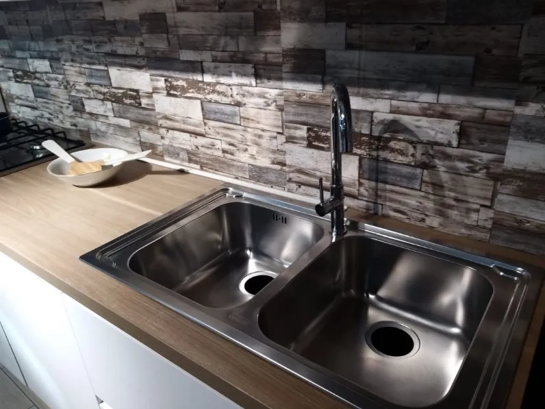 Cucina bianca moderna lineare Ginevra Aran