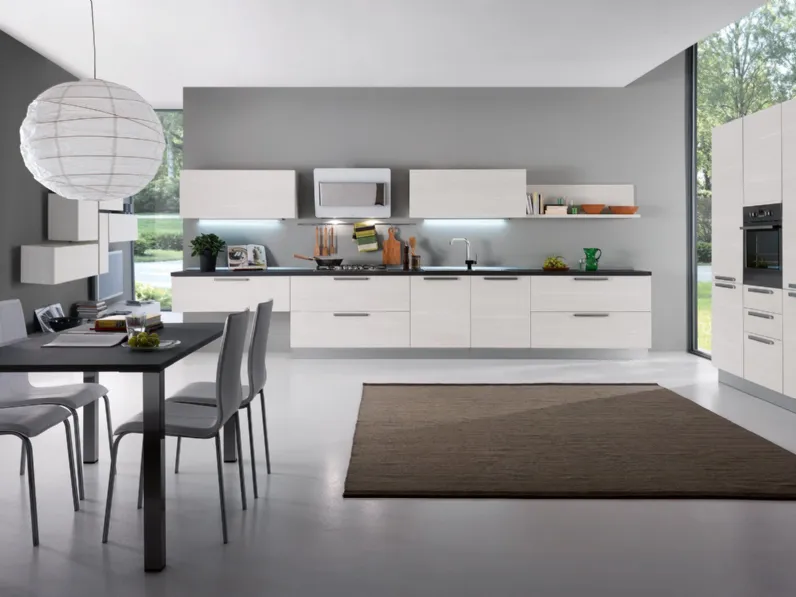 Cucina lineare in laminato opaco a prezzo ribassato 40%