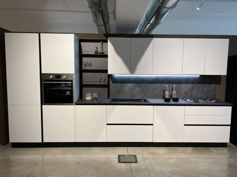 Cucina a PREZZI OUTLET in laccata opaco Mobilturi -69%