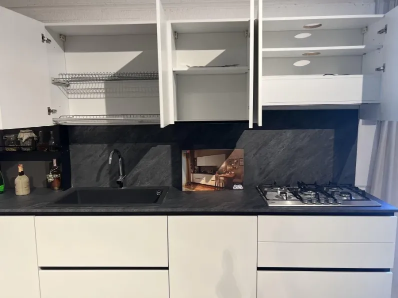 Cucina Mobilturi moderna lineare bianca in laccata opaco Mobilturi pop