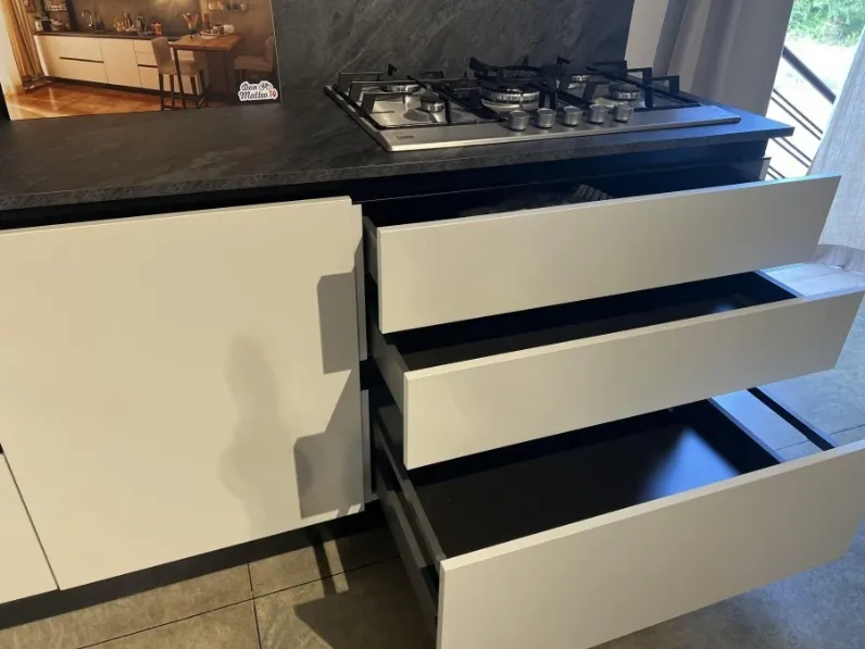 Cucina Mobilturi moderna lineare bianca in laccata opaco Mobilturi pop