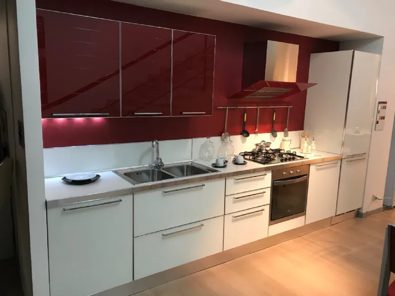 Cucina bianca moderna lineare Modello diamante Veneta cucine in offerta