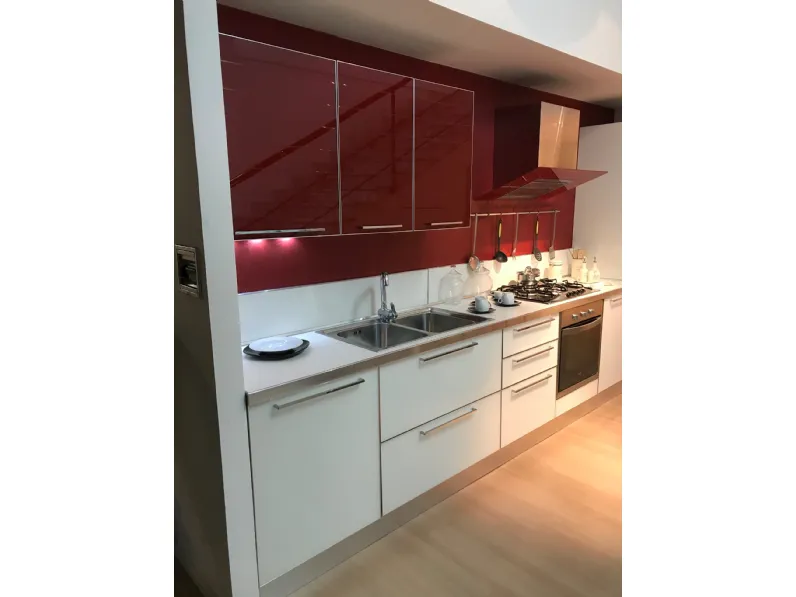 Cucina bianca moderna lineare Modello diamante Veneta cucine in offerta