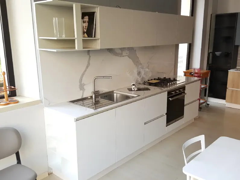 Cucina Dibiesse moderna lineare bianca in laccata opaco Play time gola
