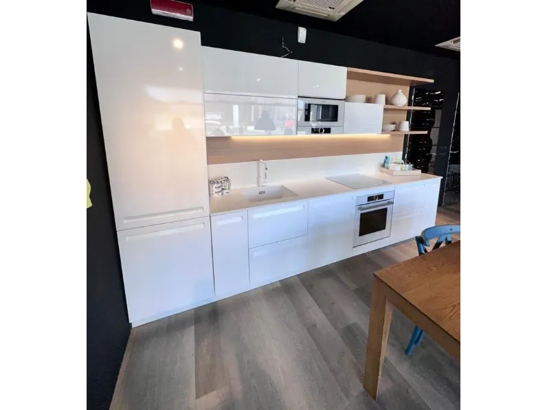 Scopri la cucina moderna lineare Prima cucine Tris a prezzo scontato! Un'occasione da non perdere.