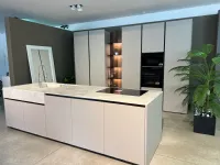 Cucina con isola in laccata opaco grigia Binova bluna a prezzo scontato