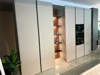 Cucina con isola in laccata opaco grigia Binova bluna a prezzo scontato