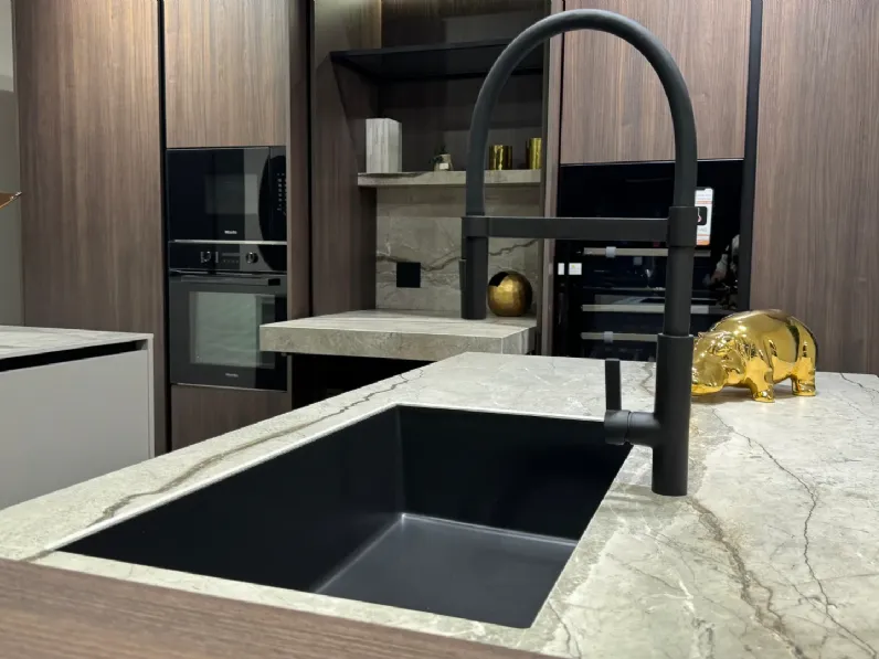 Cucina tortora design con isola Bluna Binova a soli 21900 Euro