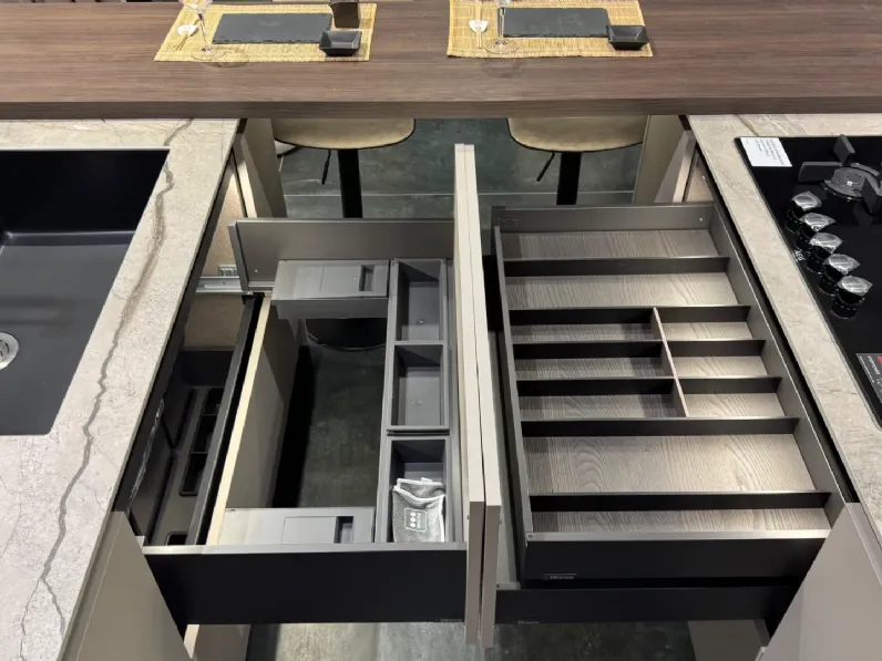 Cucina tortora design con isola Bluna Binova a soli 21900 Euro