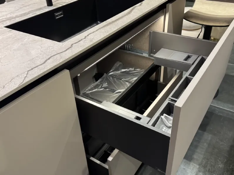 Cucina tortora design con isola Bluna Binova a soli 21900 Euro