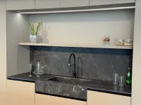 Cucina Bluna moderna tortora Binova con isola scontata 57%