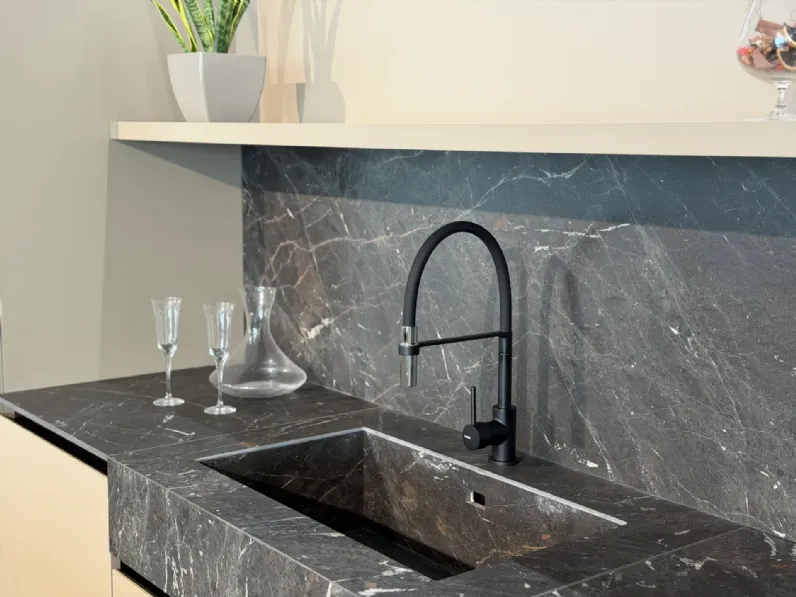 Cucina Bluna moderna tortora Binova con isola scontata 57%