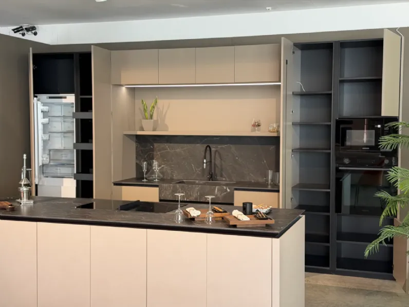 Cucina Bluna moderna tortora Binova con isola scontata 57%