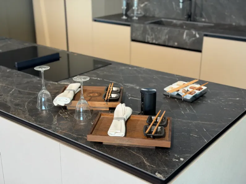 Cucina Bluna moderna tortora Binova con isola scontata 57%