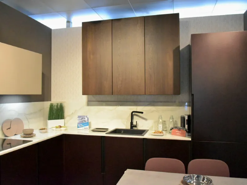 Cucina Binova moderna ad angolo altri colori in laccata opaco Bluna 