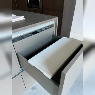 Cucina Boffi design lineare bianca in hpl Tagliere grand chef
