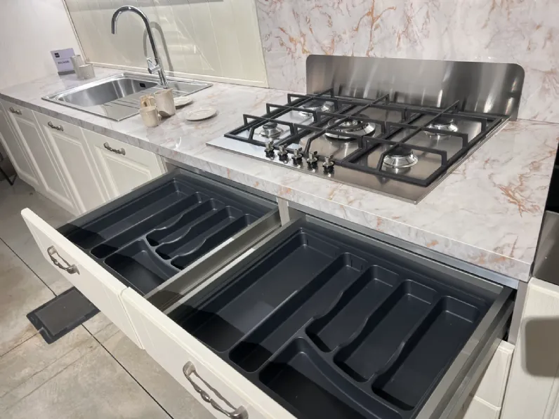 Cucina lineare in legno a prezzo scontato 51%