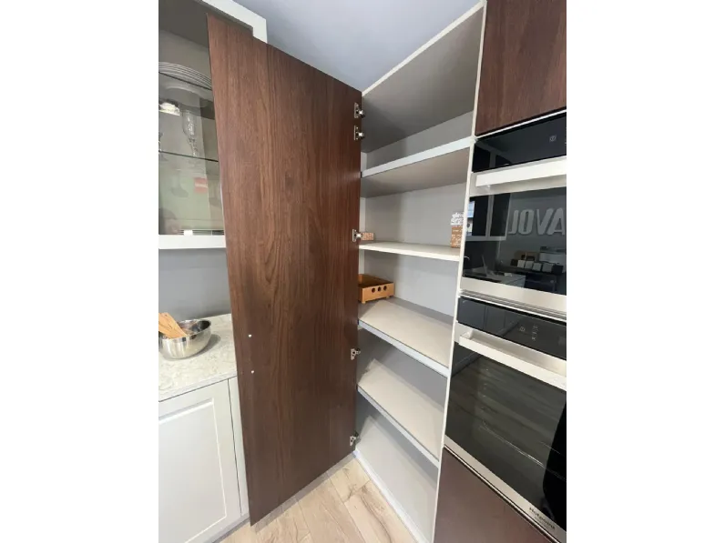 Cucina tortora moderna con isola Carattere Scavolini a soli 13750 Euro