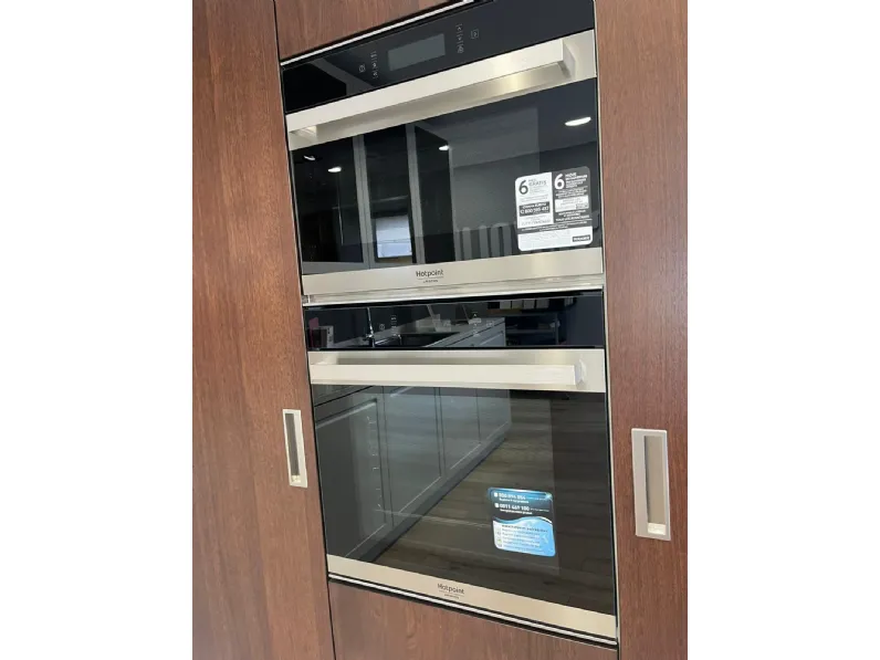 Cucina tortora moderna con isola Carattere Scavolini a soli 13750 Euro