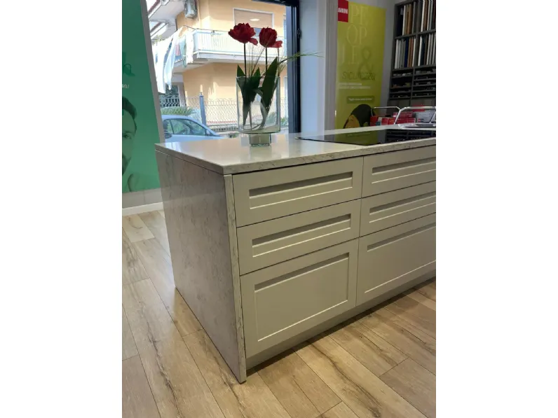 Cucina tortora moderna con isola Carattere Scavolini a soli 13750 Euro