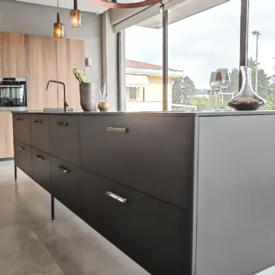 Cucina Unit design antracite Cesar con isola scontata 57%