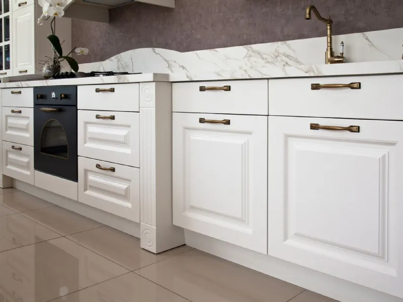 Cucina Mobilike Agnes Artigianale bianca classica a 8880€.