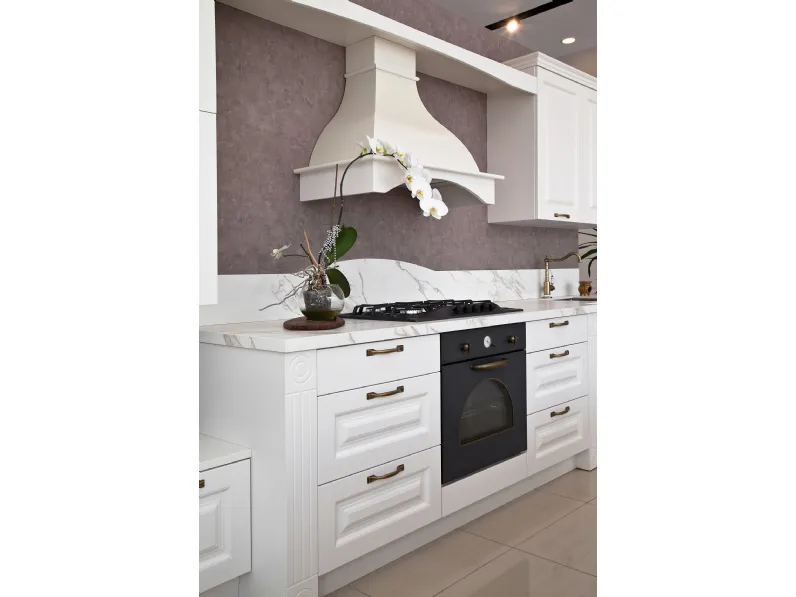 Cucina Mobilike Agnes Artigianale bianca classica a 8880€.