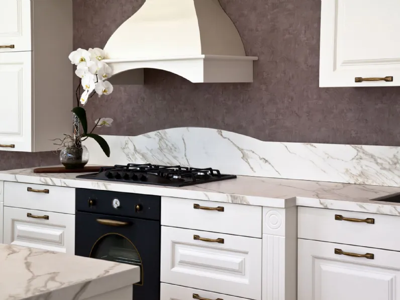 Cucina Mobilike Agnes Artigianale bianca classica a 8880€.