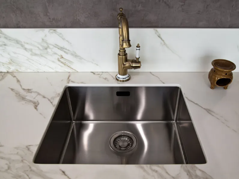 Cucina Mobilike Agnes Artigianale bianca classica a 8880€.