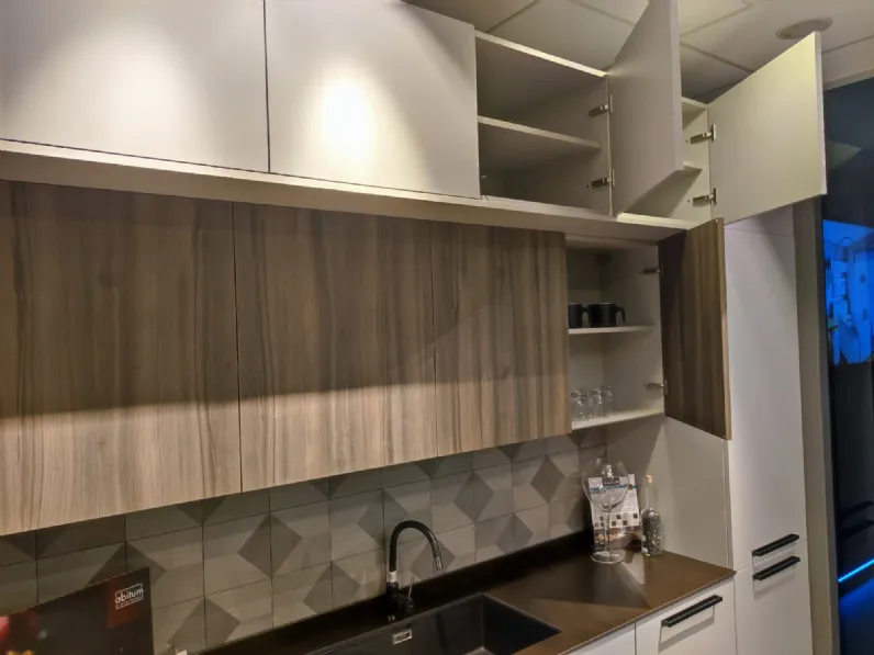 Cucina ad isola in laminato opaco grigio Cloe a prezzo scontato