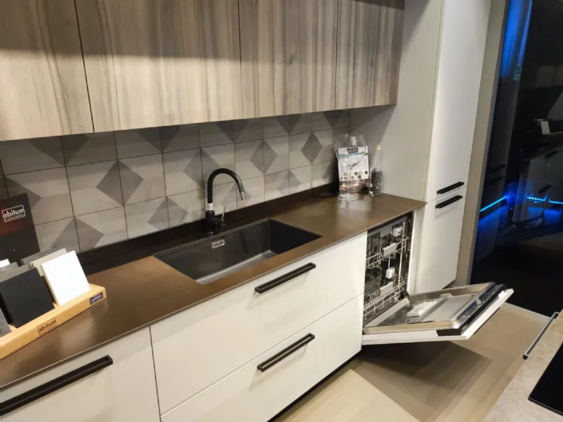 Cucina ad isola in laminato opaco grigio Cloe a prezzo scontato