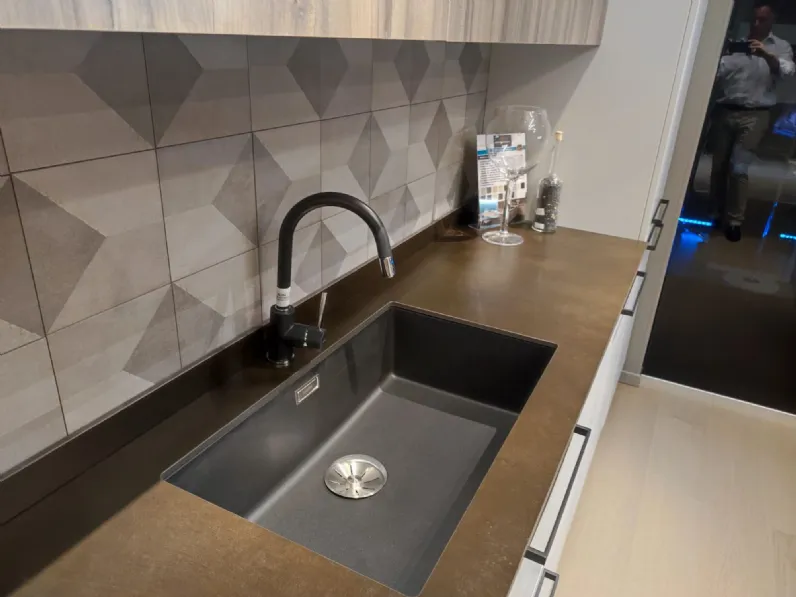 Cucina ad isola in laminato opaco grigio Cloe a prezzo scontato