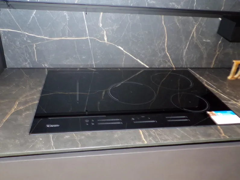 Cucina grigia design con penisola Mobilegno Cloe a soli 5990 Euro
