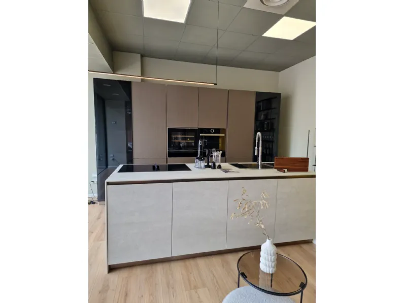 Cucina grigia design con isola Rho + skyline Armony scontata